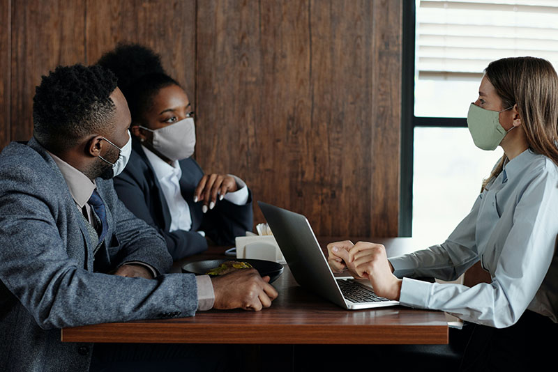Business People Wearing Face Masks And Talking 800 X 533 Px